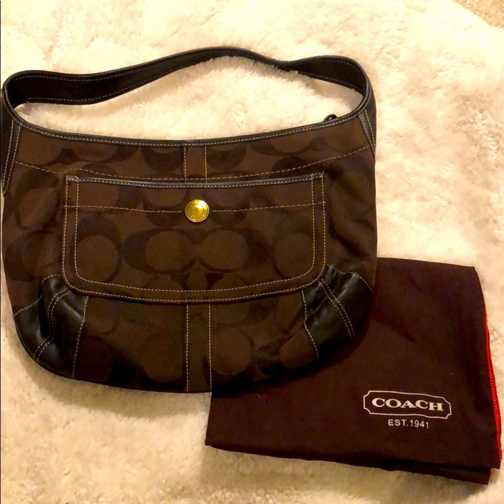 EUC Signature Coach soho hobo 11290